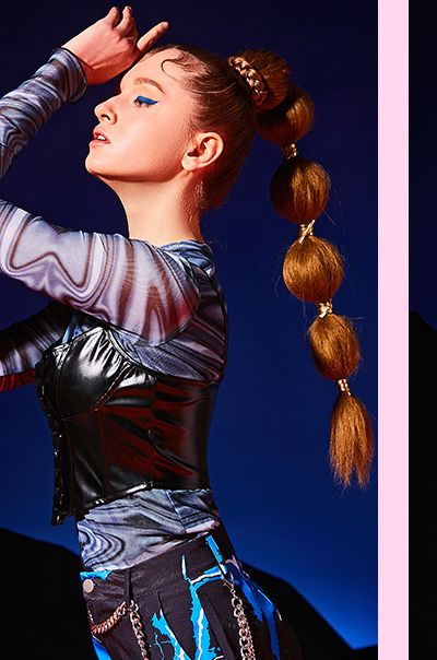 The whirlpool element is an important feature in the psychedelic style. The mysterious whirlpool element combined with the leather element makes you look valiant and cool.